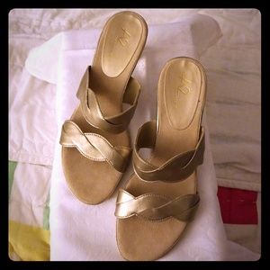 A2 by Aerosoles stacked heel